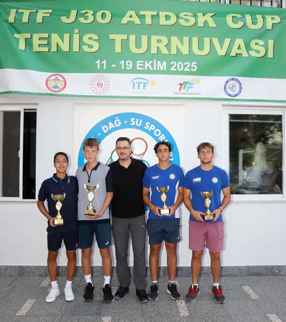 atdsk5 (çift erkekler şampiyon ve finalistleri).JPG